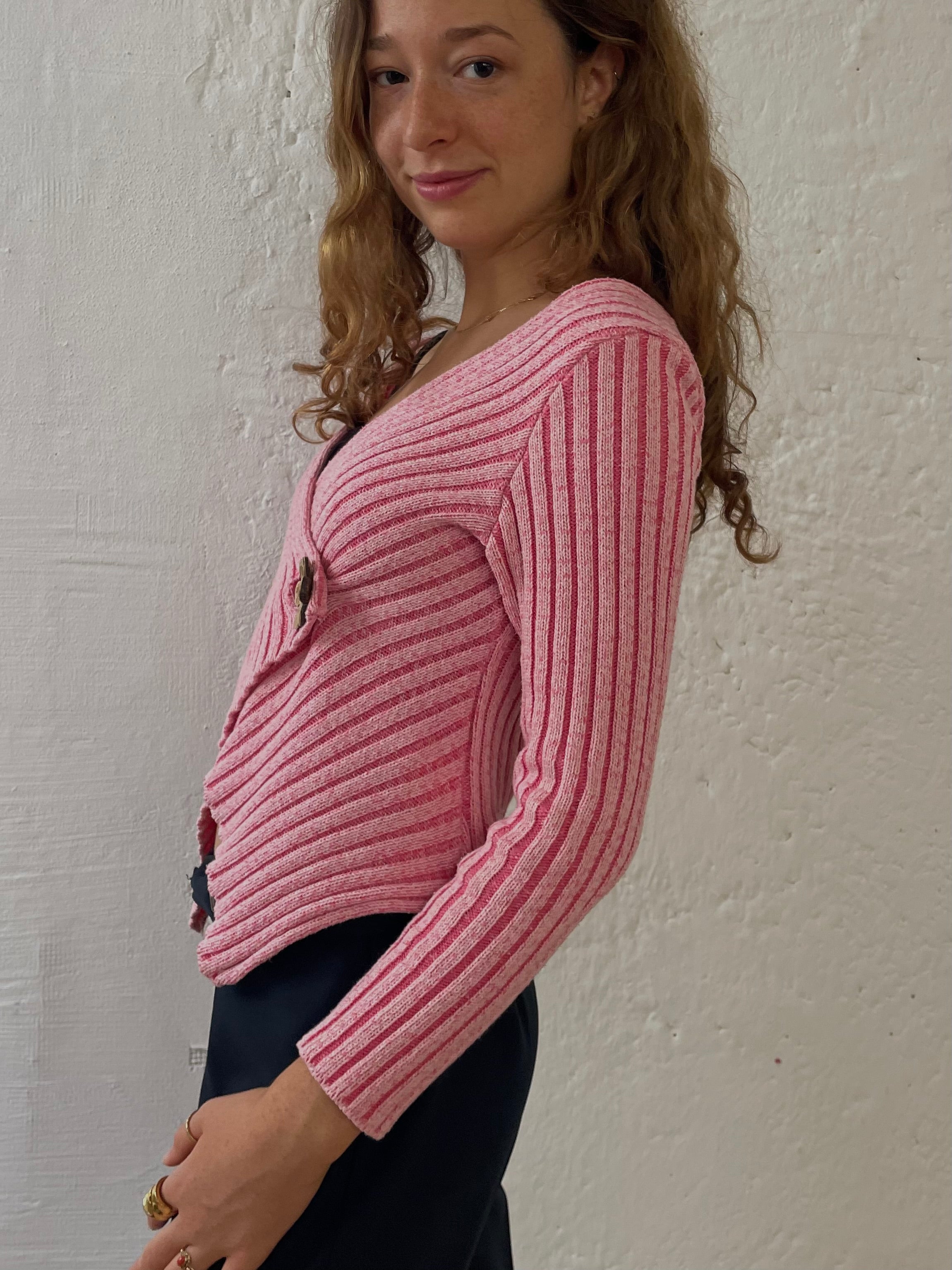 Strickjacke Rosa mit süßen Knopf S/M