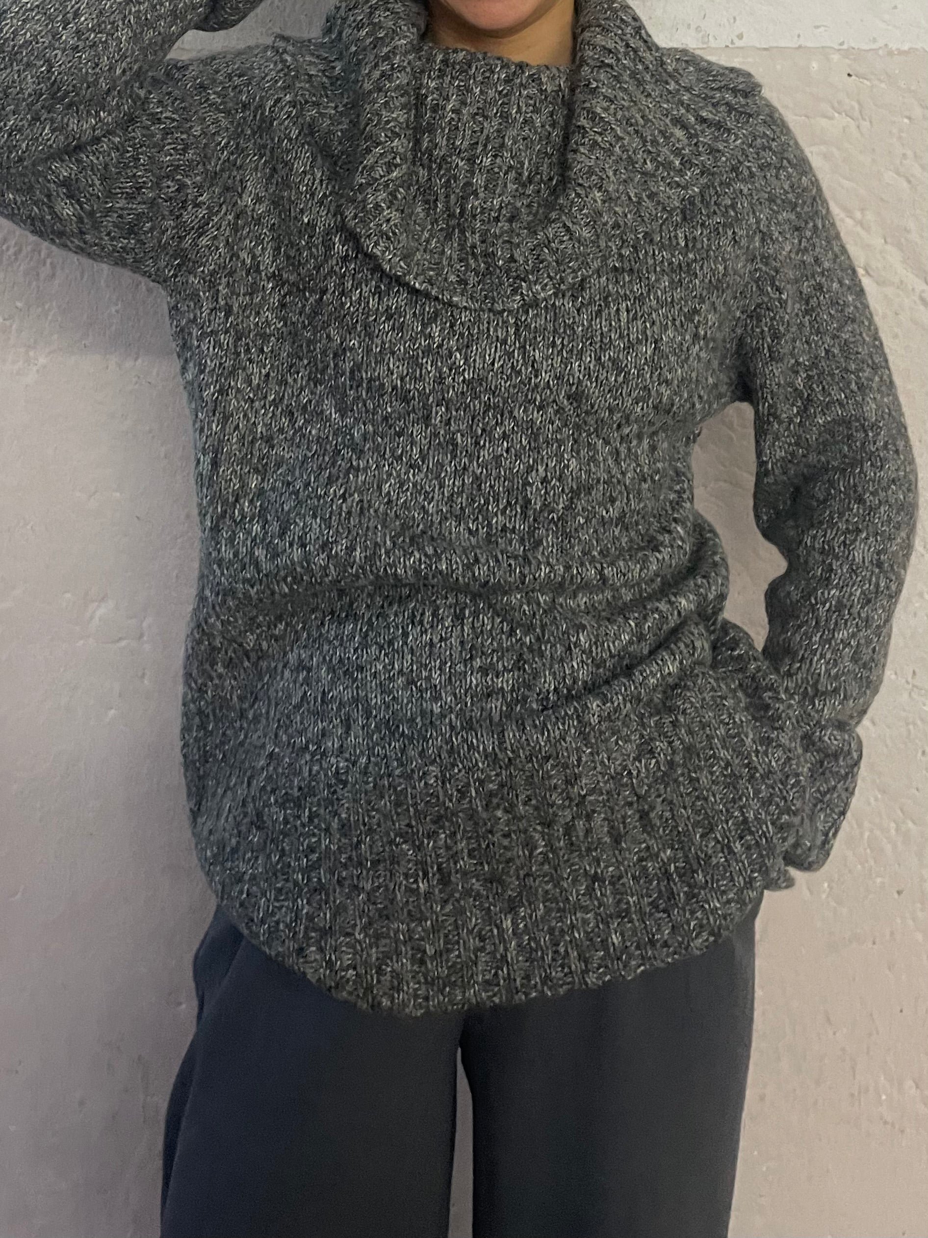 how to wear this piece? Vestino Sweater - Kleiderhaufen - Default Title