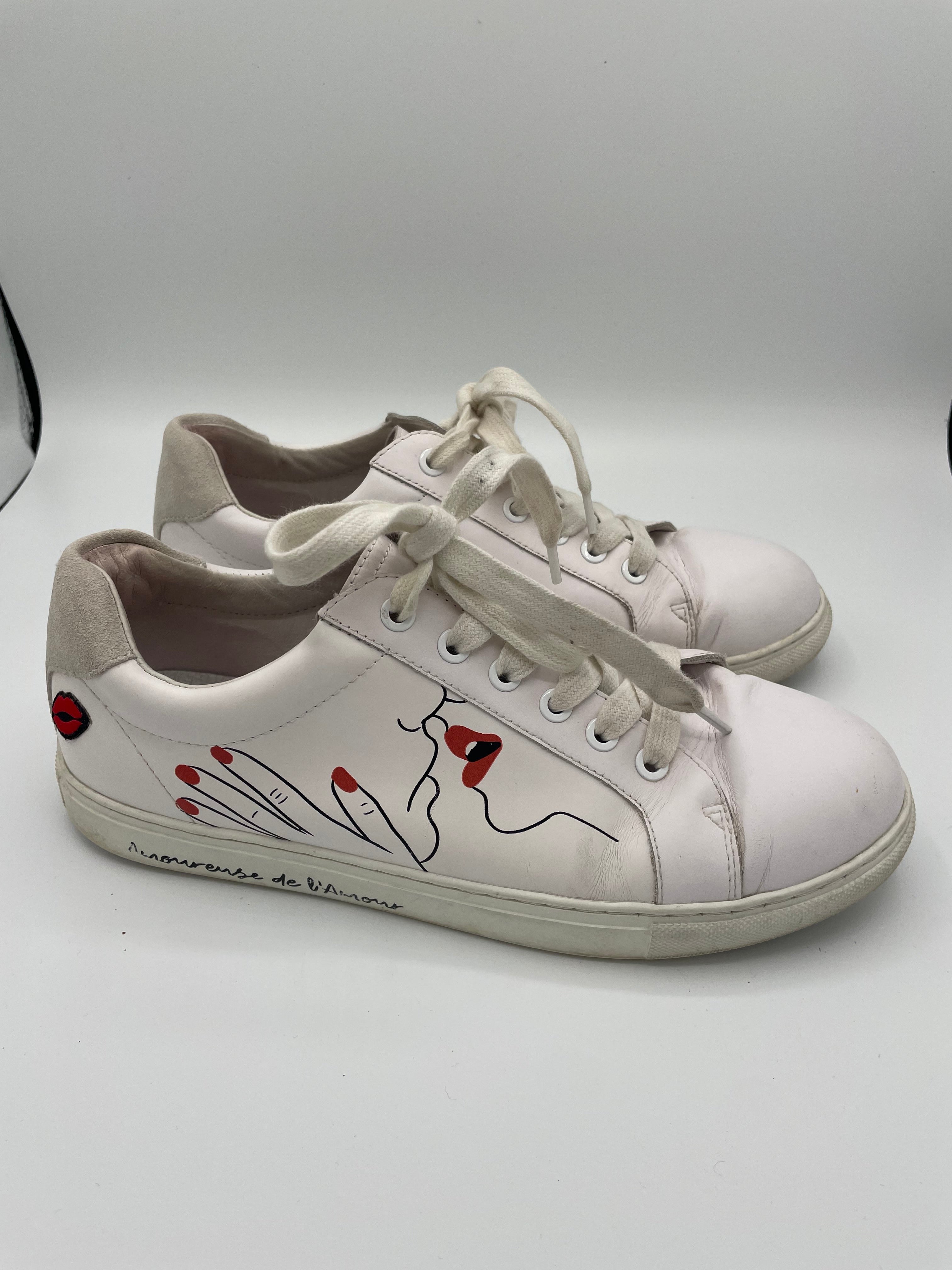 Sneakers mit küssenden Menschen - Kleiderhaufen - Default Title