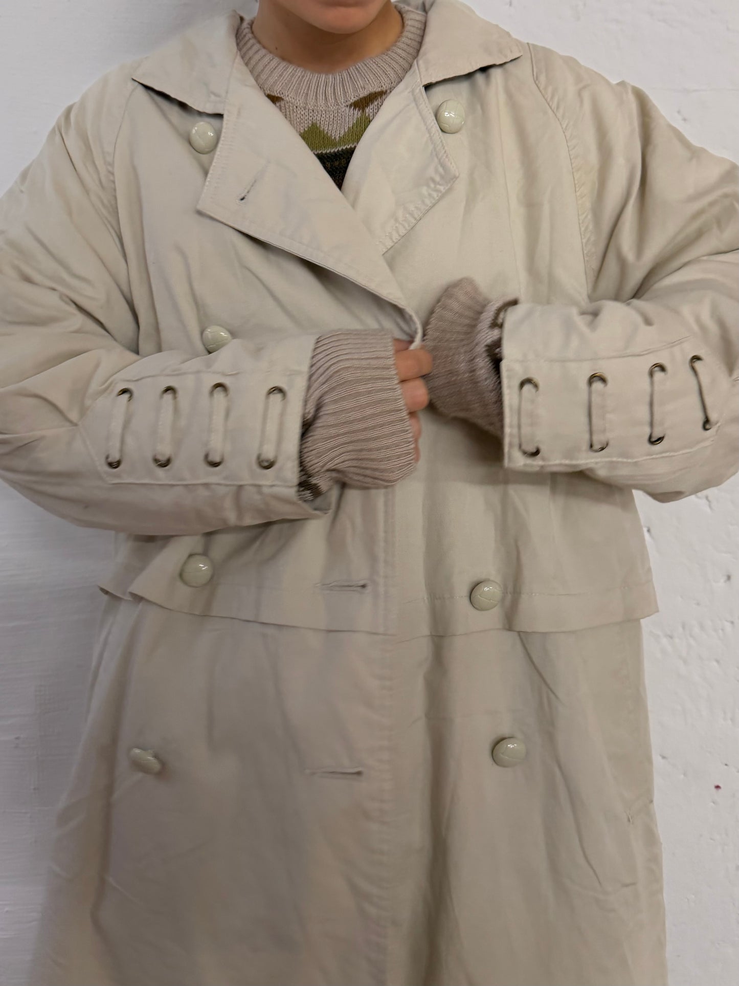 Warm Trenchcoat Light Grey Sleeve Details – M