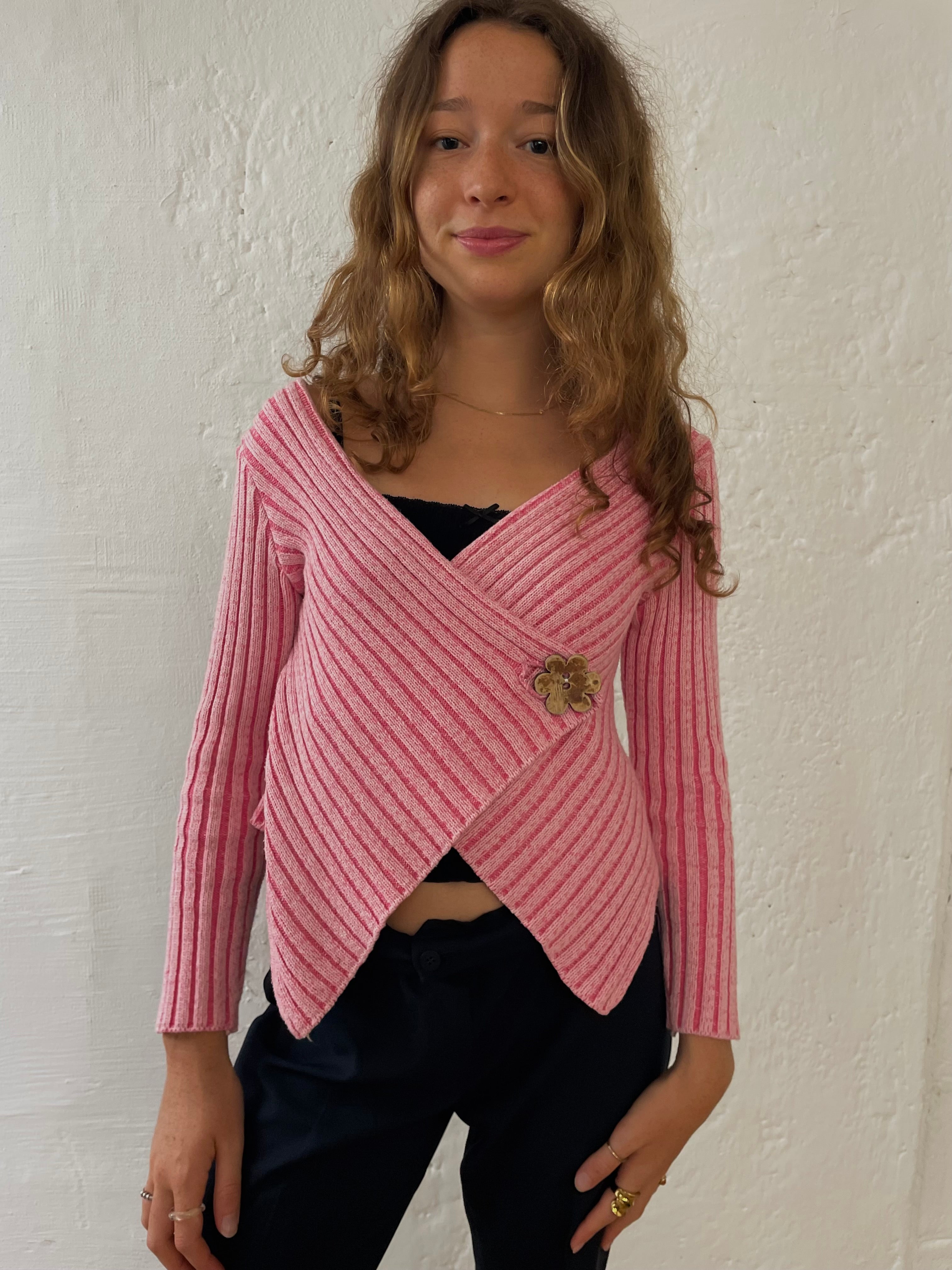Strickjacke Rosa mit süßen Knopf S/M