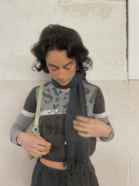 super schöner grauer Schal - Kleiderhaufen - Default Title