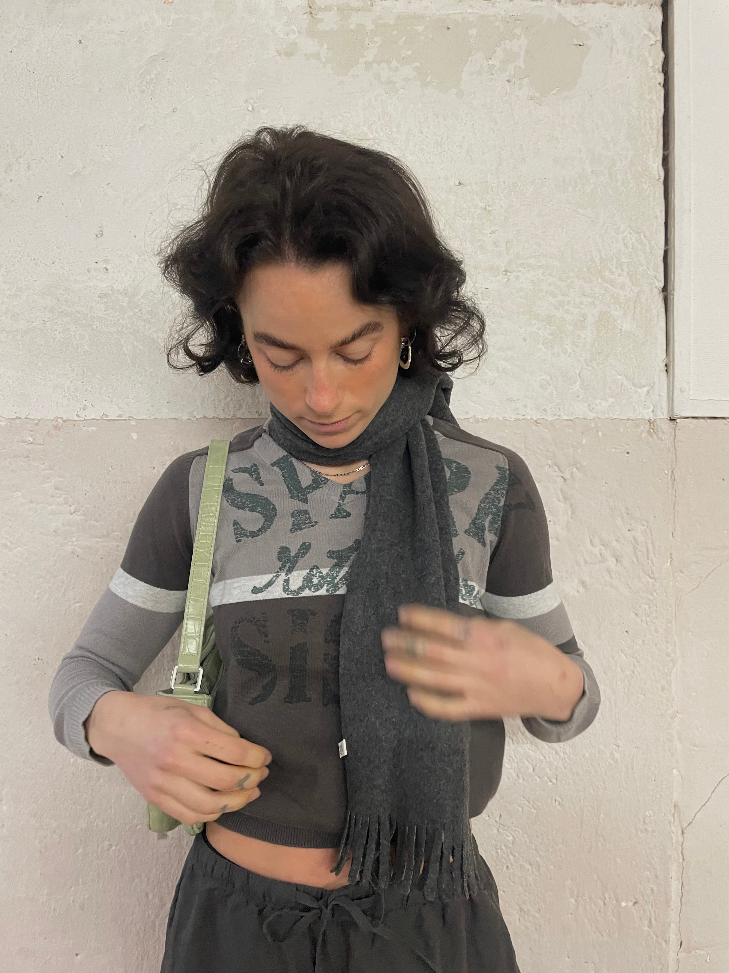 super schöner grauer Schal - Kleiderhaufen - Default Title