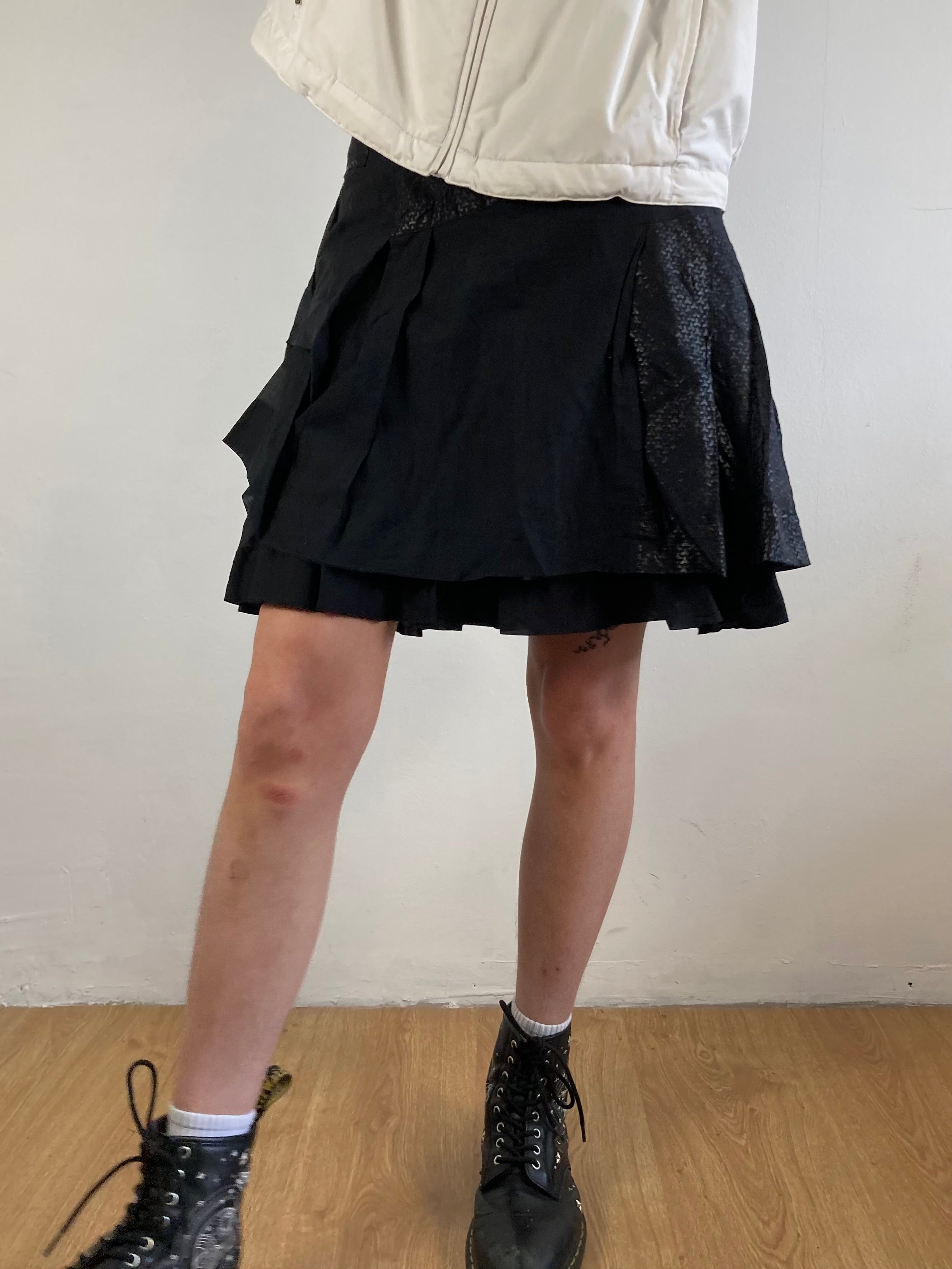 Skirt Vintage Y2K Silk Blend Black Light Hip-Hugging Minimal Elegant Mini Skirt – S/M