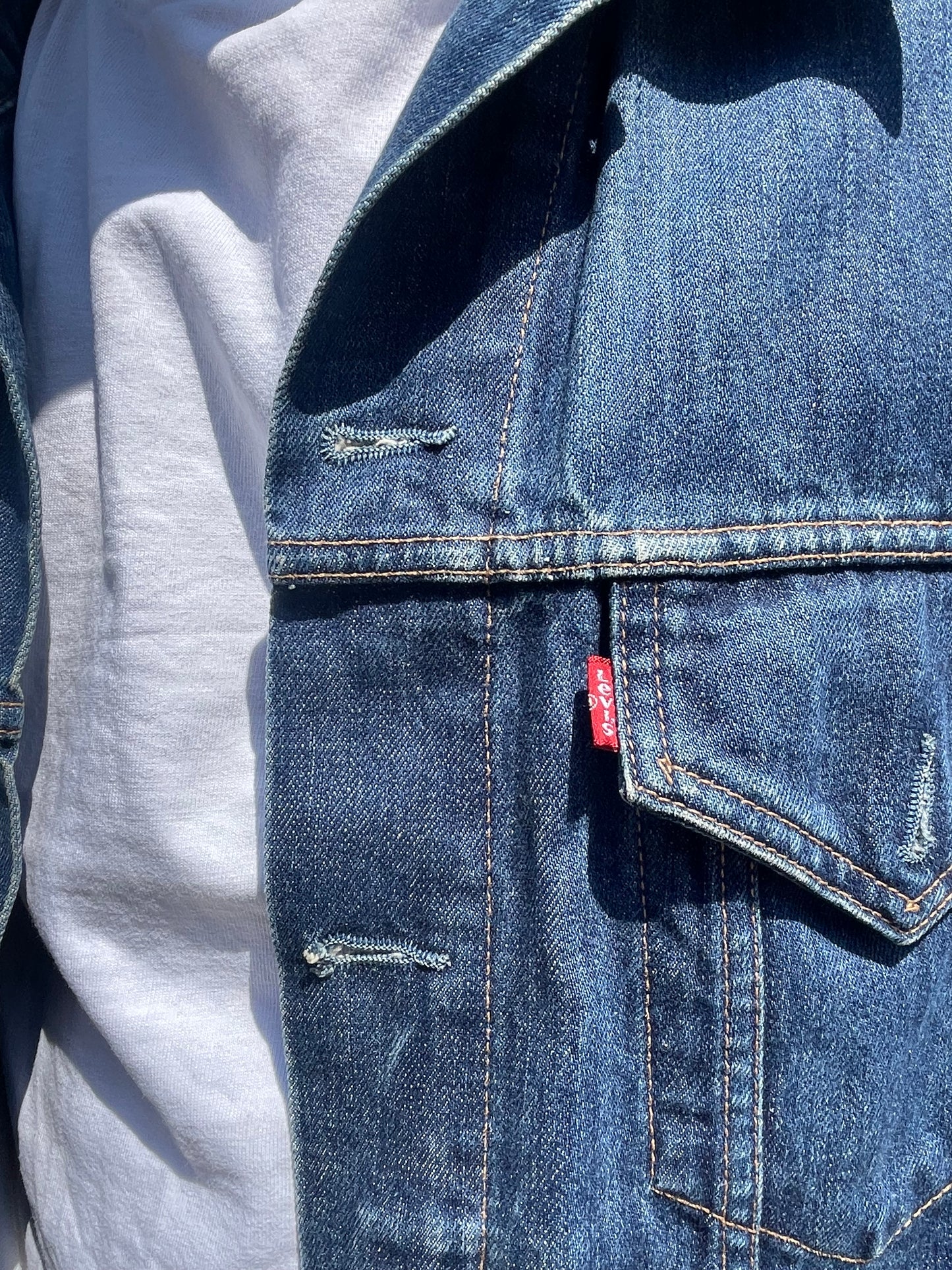 Levis Jeans Jacke mit gelben Rückenpatch