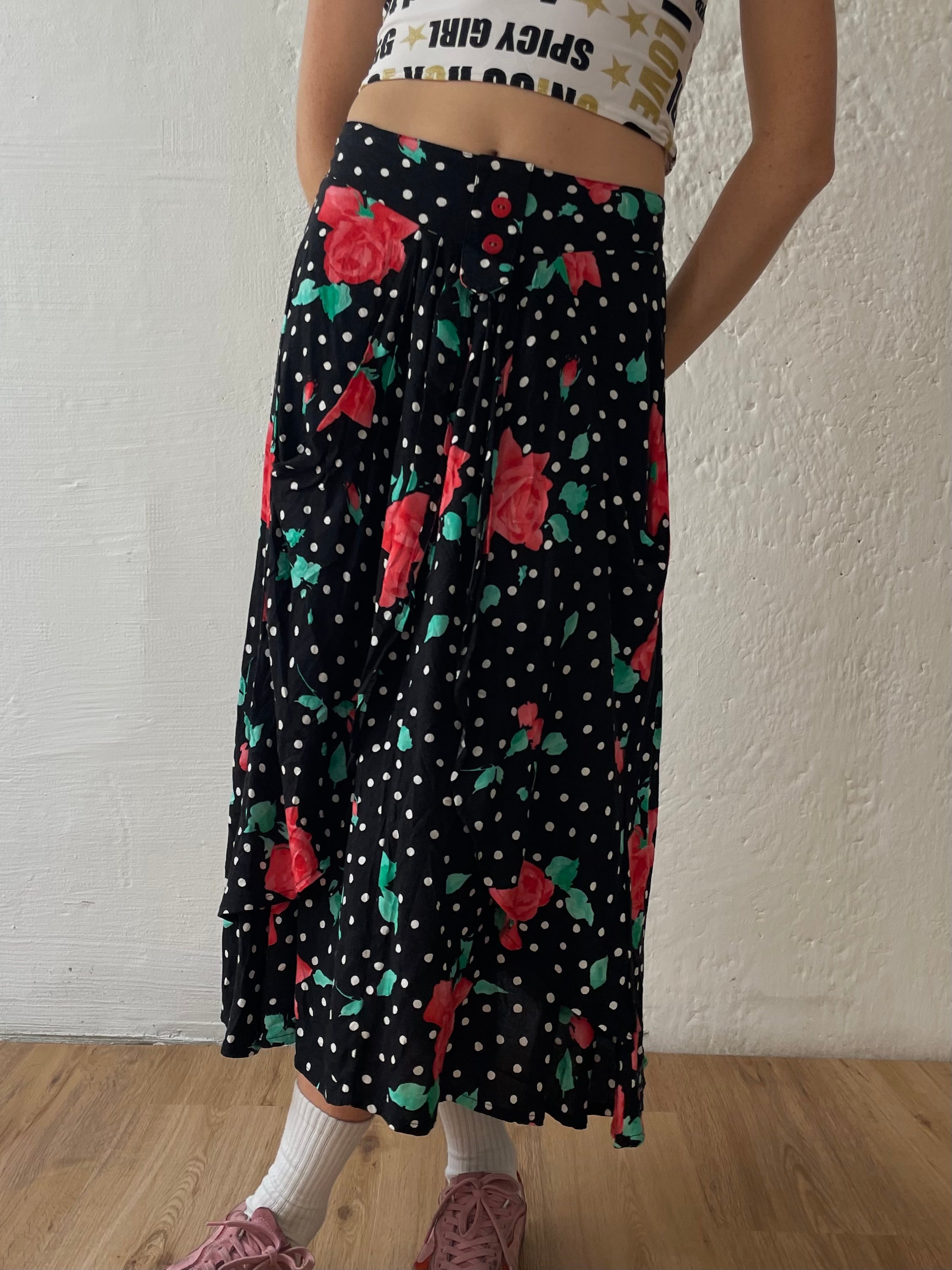 Langer schwarzer Rock mit Roten Blumen S - Kleiderhaufen - Default Title