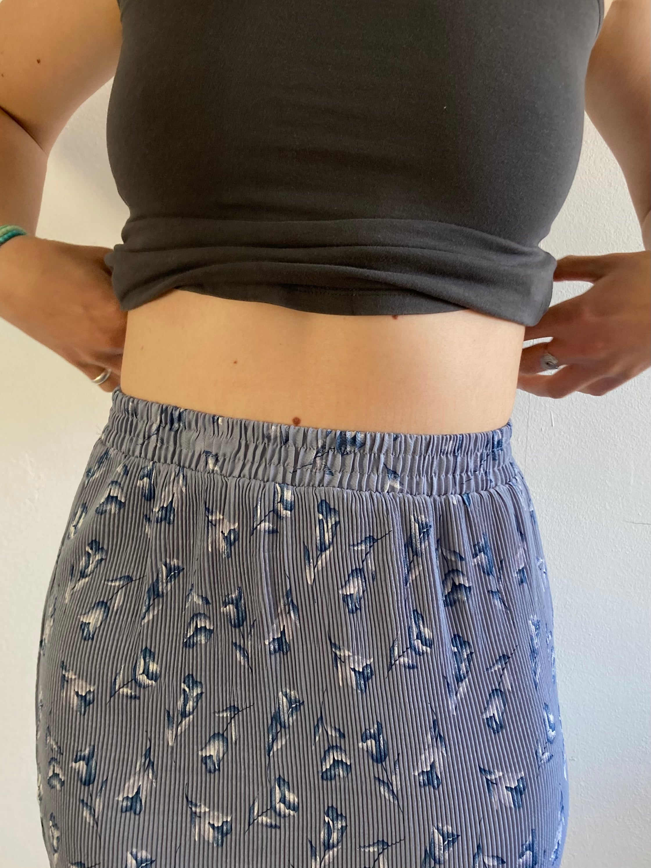 Skirt Vintage Grey Floral Pattern Elastic Waist Slit Hem Layering – M