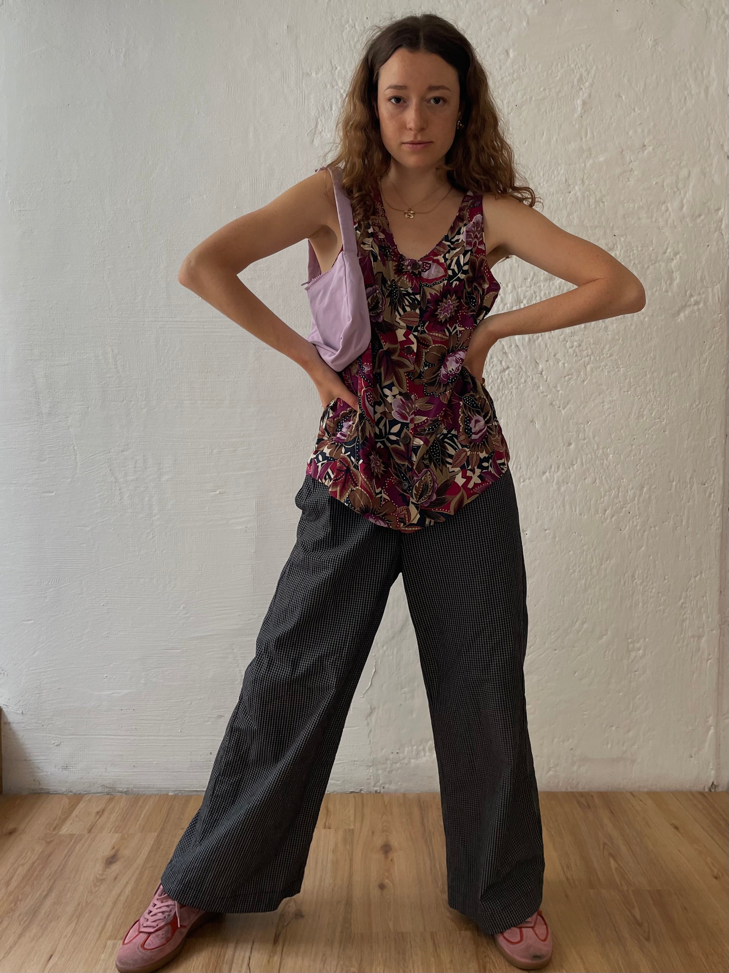 Blumiges ärmelloses Shirt M - Kleiderhaufen - Default Title