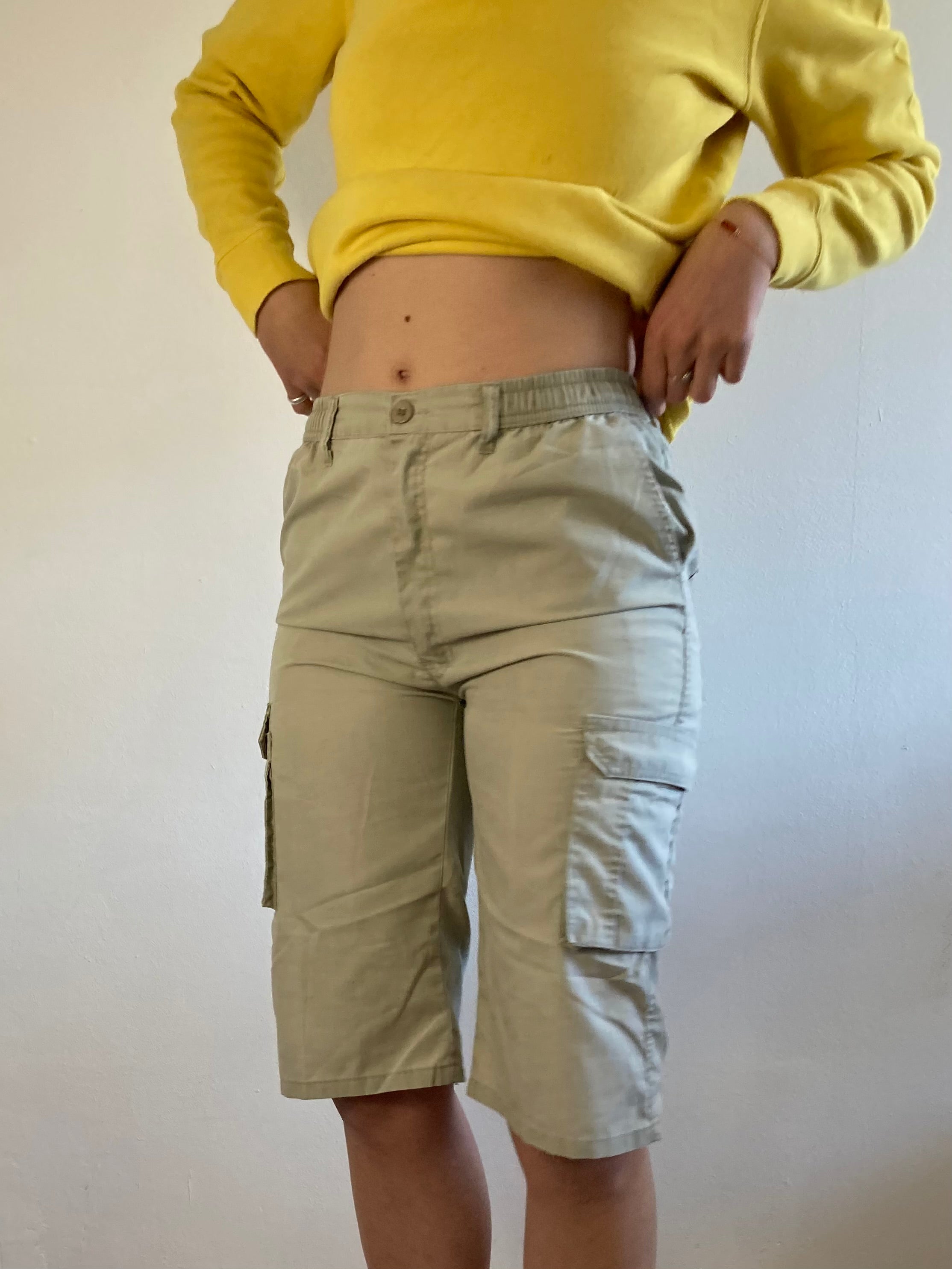 Shorts Cargo Knee Length Multi Pocket Elastic Waist Beige Cream Unisex – M