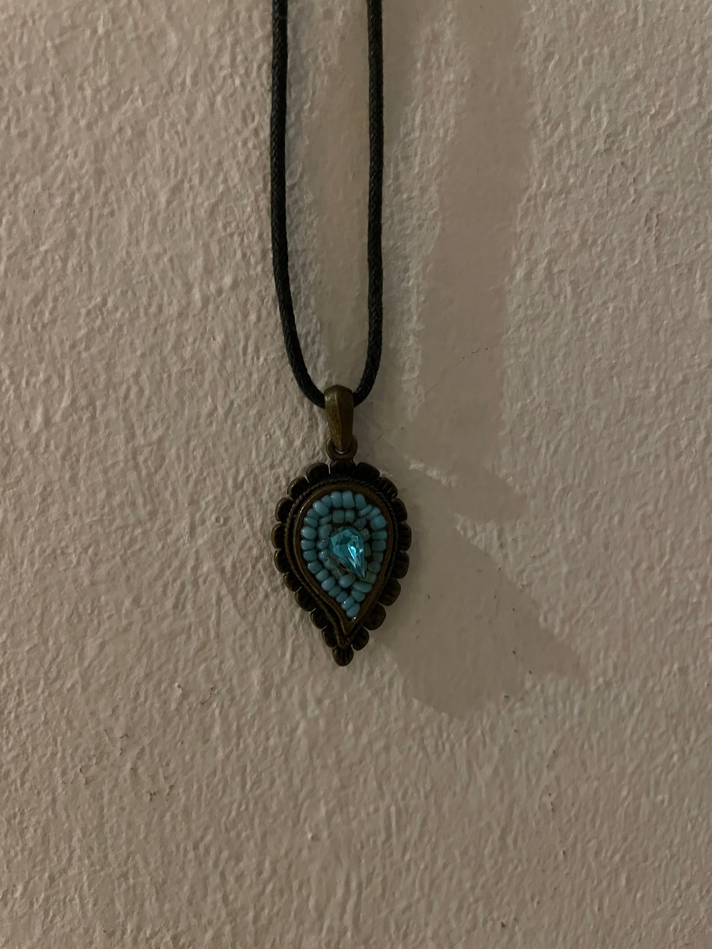 Halskette blauer Stein