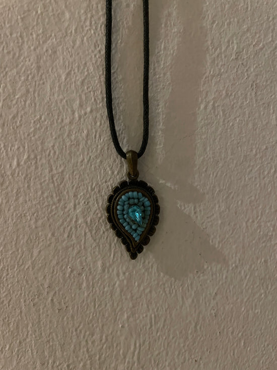 Halskette blauer Stein