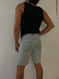 Kurze Jeanshorts hellblau