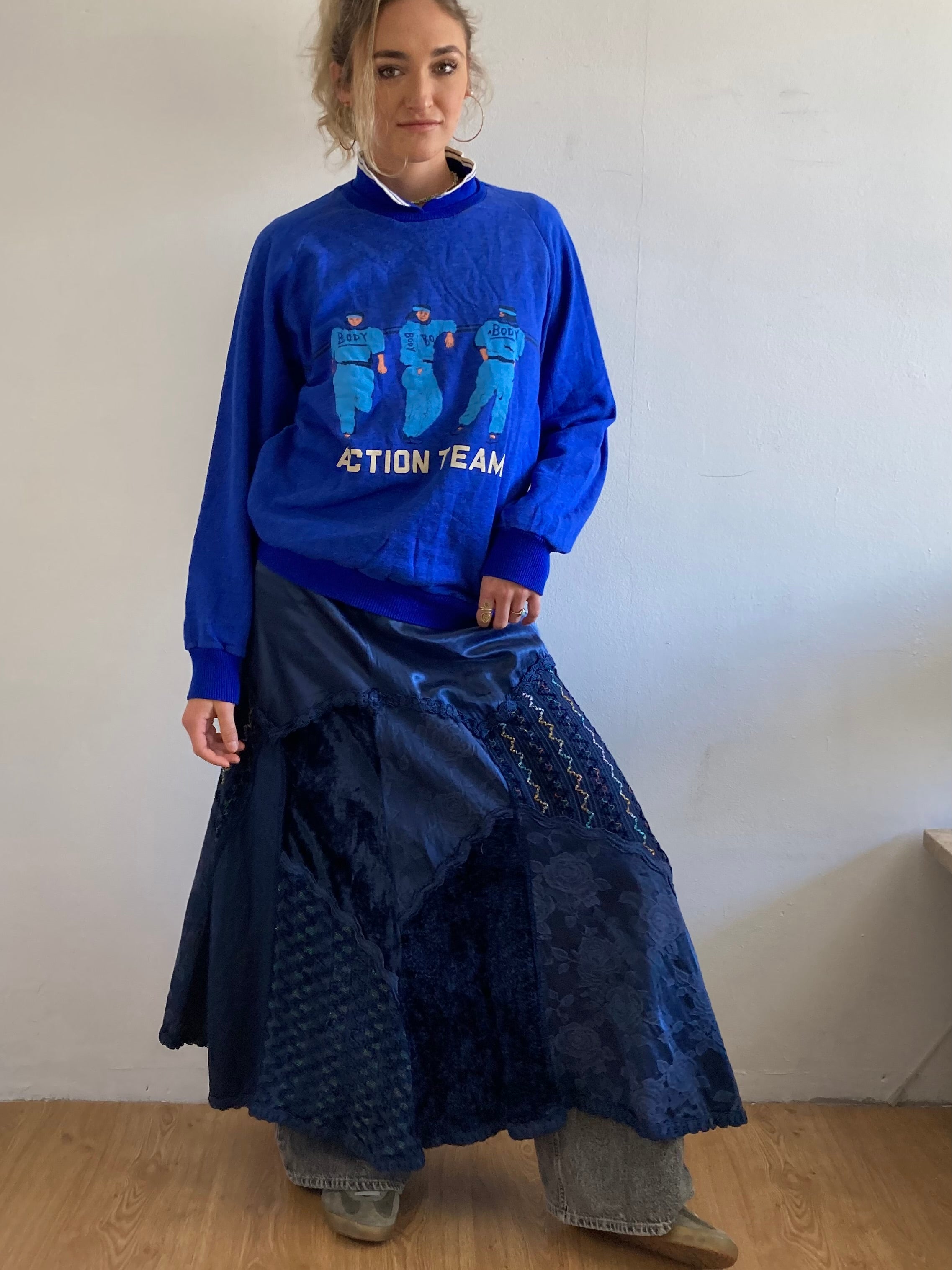 Vintage Sweater Oversized Blue Front Print made in Spain Unisex – M