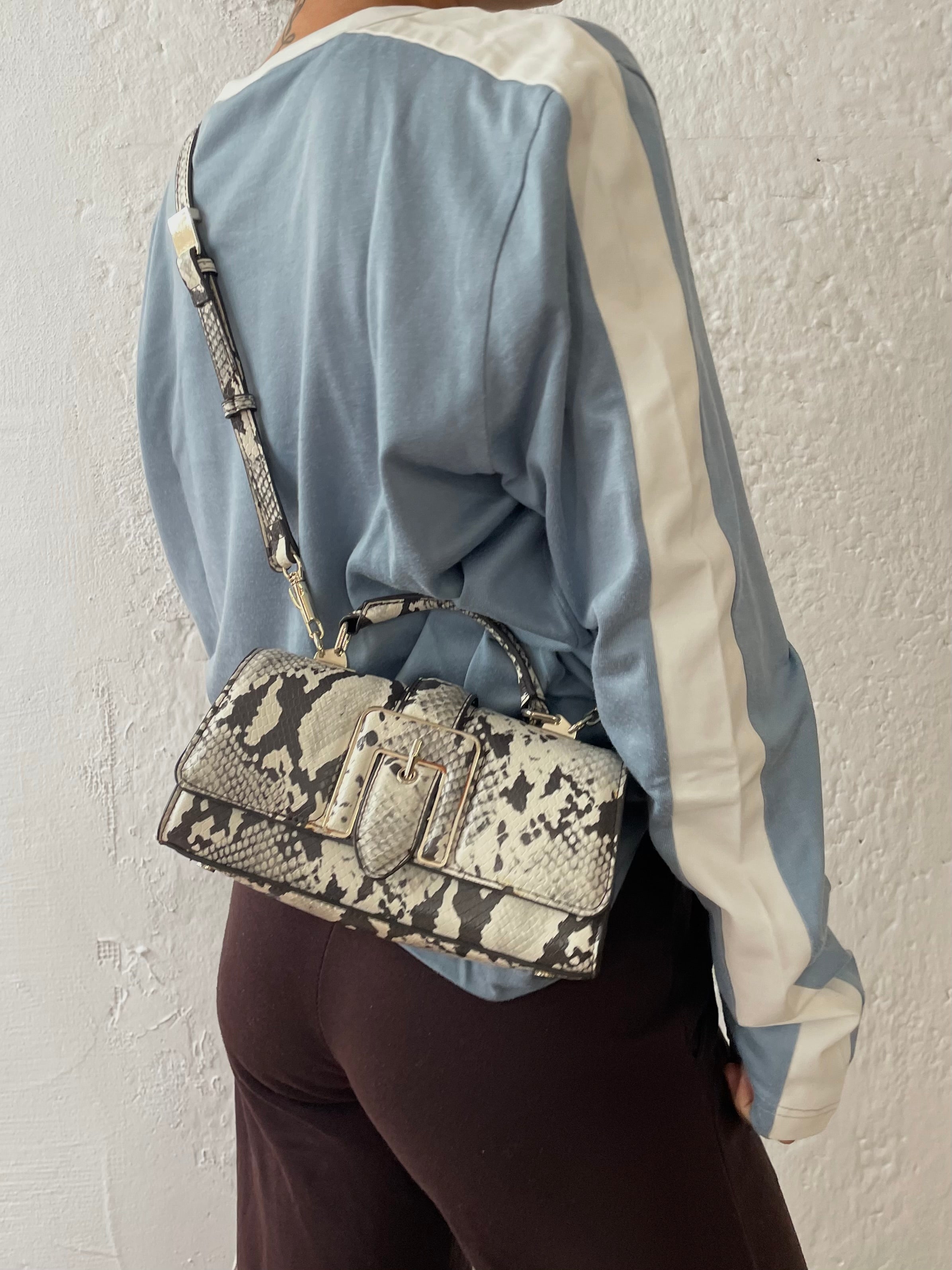 Schwarz/weiß gefleckte Tasche