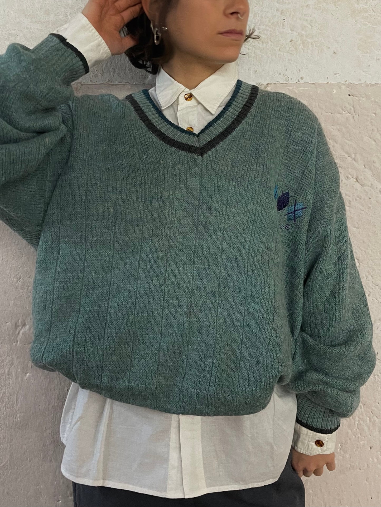 Unisex Vintage Sweater with Cute Nitting