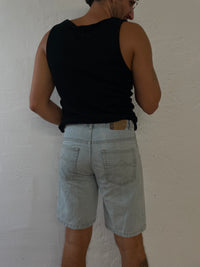 Kurze Jeanshorts hellblau