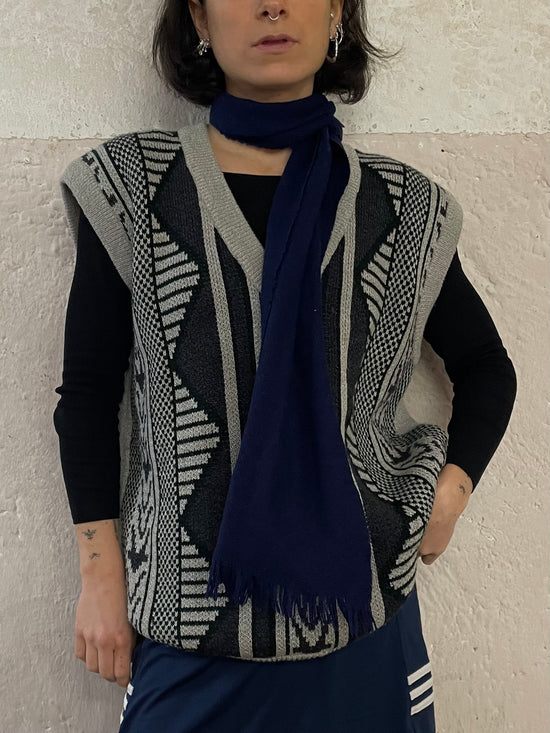 Oversized Pullunder Black & Grey Pattern Front Unisex – XL