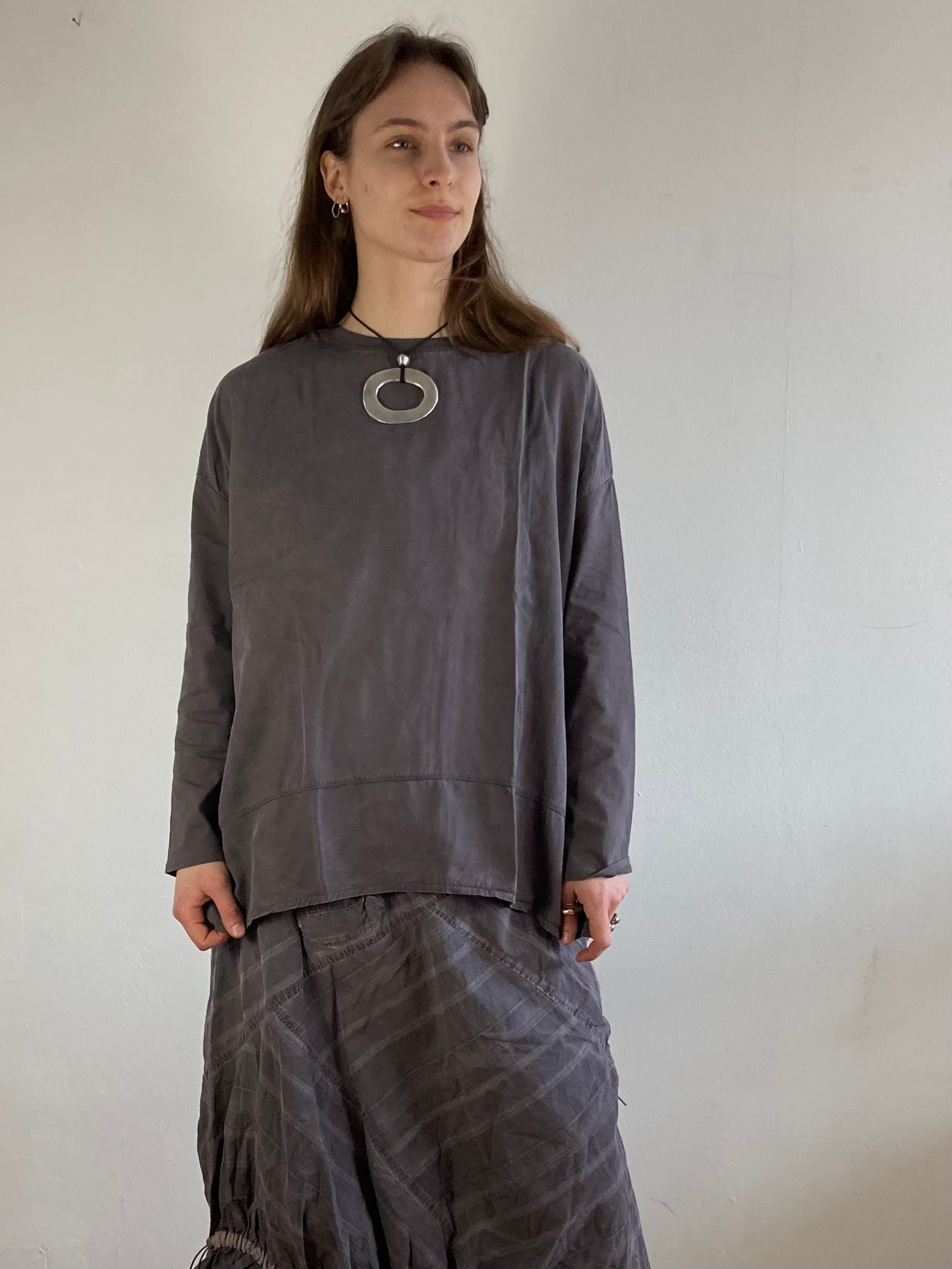 Longsleeve Vintage Grey Oversized Layering Unisex Minimal Basic Relaxed Fit – M