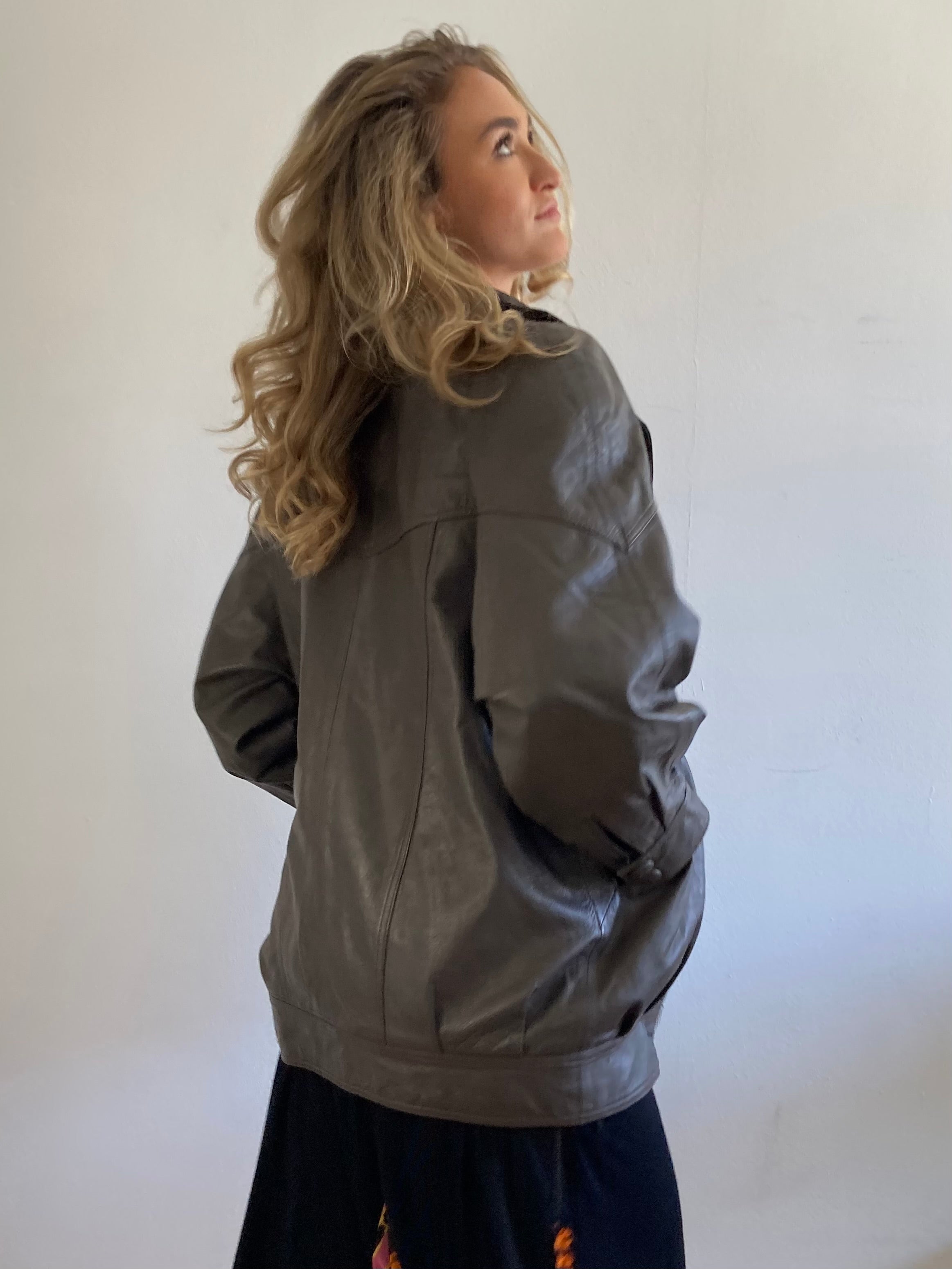 Lederjacke Vintage Y2K Oversized Unisex Grau/Braun Plush Shoulders Statement Piece – M