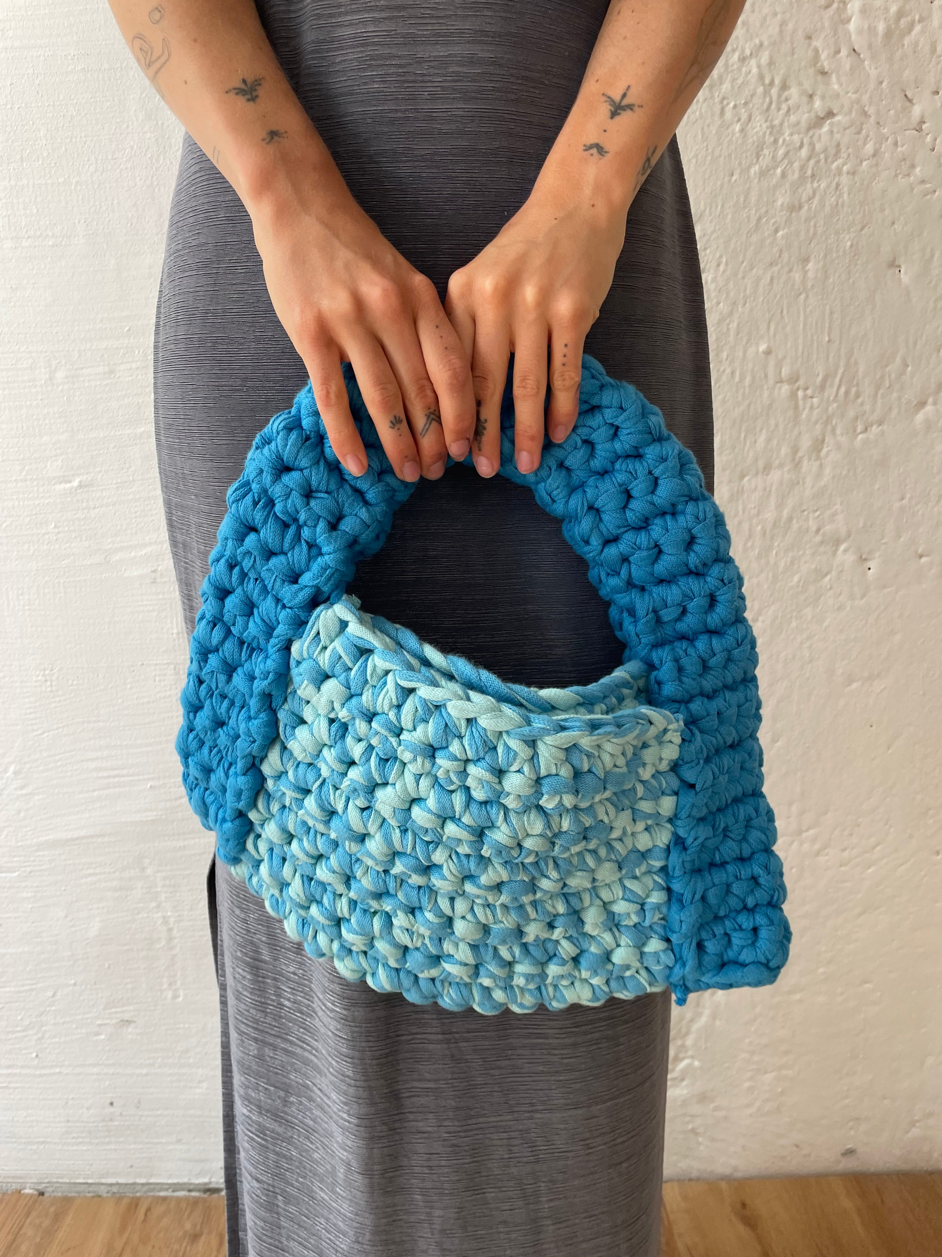 Gehäkelte große Handtasche Blau