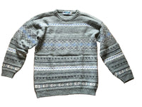 Gemusterter Strickpullover in Grau und Blau