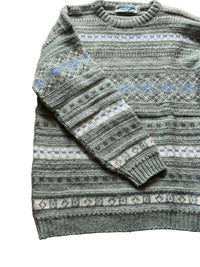 Gemusterter Strickpullover in Grau und Blau